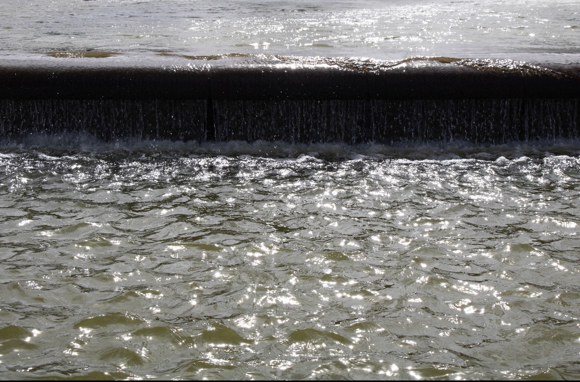 Close up photo of the point park fountain in Pittsburgh